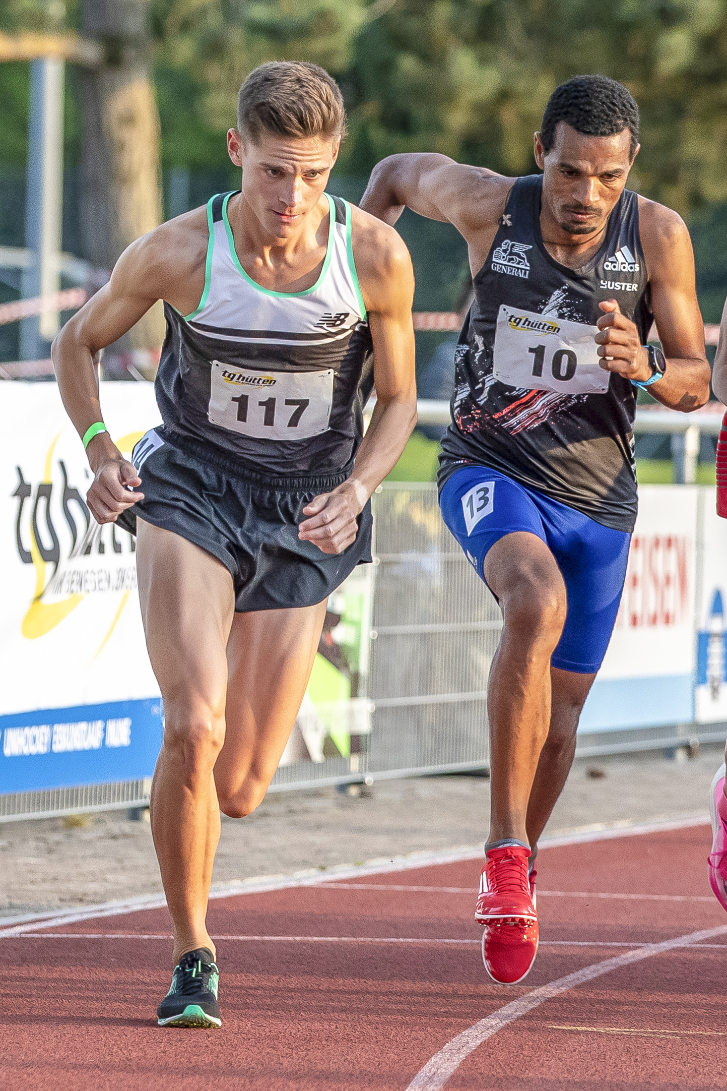 Start zum 5000m-Lauf in Wetzikon: Tadesse Abraham - Tom Elmer